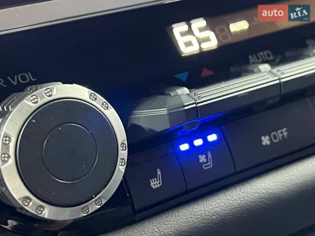 Серый Тойота Тундра, объемом двигателя 3.45 л и пробегом 8 тыс. км за 110000 $, фото 52 на Automoto.ua