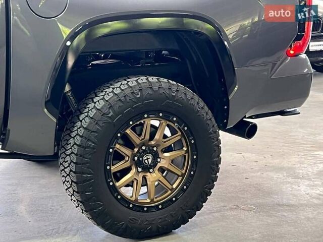 Серый Тойота Тундра, объемом двигателя 3.45 л и пробегом 8 тыс. км за 110000 $, фото 15 на Automoto.ua