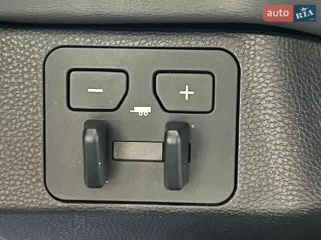 Серый Тойота Тундра, объемом двигателя 3.45 л и пробегом 8 тыс. км за 110000 $, фото 67 на Automoto.ua