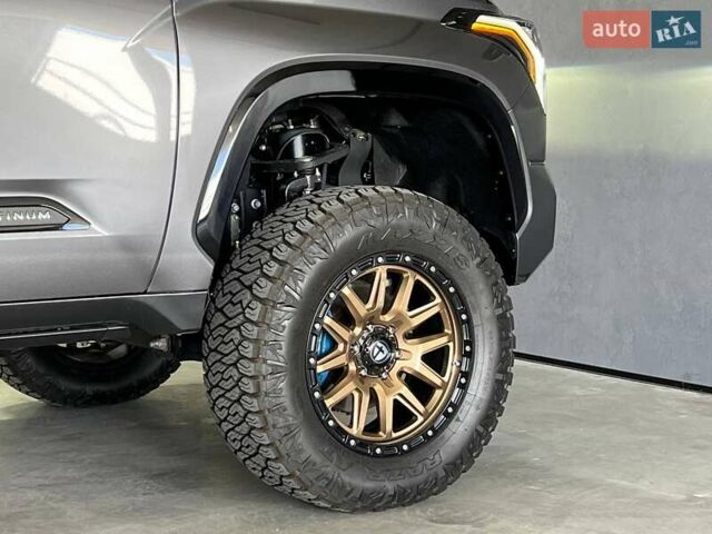 Серый Тойота Тундра, объемом двигателя 3.45 л и пробегом 8 тыс. км за 110000 $, фото 6 на Automoto.ua