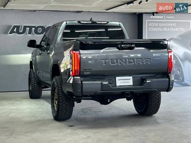 Серый Тойота Тундра, объемом двигателя 3.45 л и пробегом 8 тыс. км за 110000 $, фото 3 на Automoto.ua