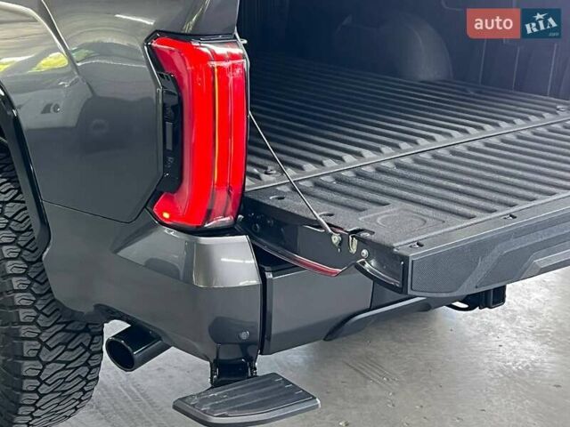 Серый Тойота Тундра, объемом двигателя 3.45 л и пробегом 8 тыс. км за 110000 $, фото 19 на Automoto.ua