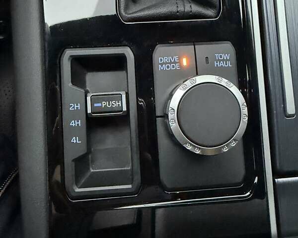 Серый Тойота Тундра, объемом двигателя 3.45 л и пробегом 4 тыс. км за 92000 $, фото 23 на Automoto.ua