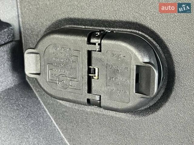 Серый Тойота Тундра, объемом двигателя 3.45 л и пробегом 8 тыс. км за 110000 $, фото 27 на Automoto.ua