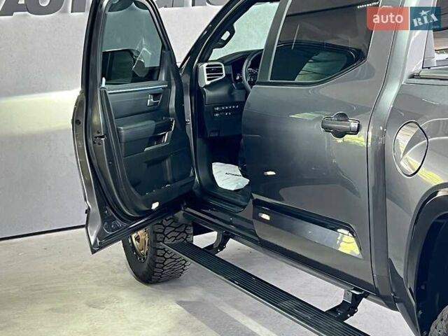 Серый Тойота Тундра, объемом двигателя 3.45 л и пробегом 8 тыс. км за 110000 $, фото 17 на Automoto.ua