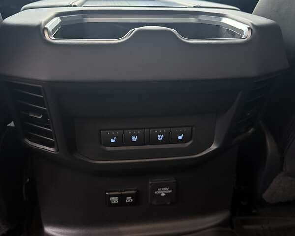 Серый Тойота Тундра, объемом двигателя 3.45 л и пробегом 4 тыс. км за 92000 $, фото 31 на Automoto.ua