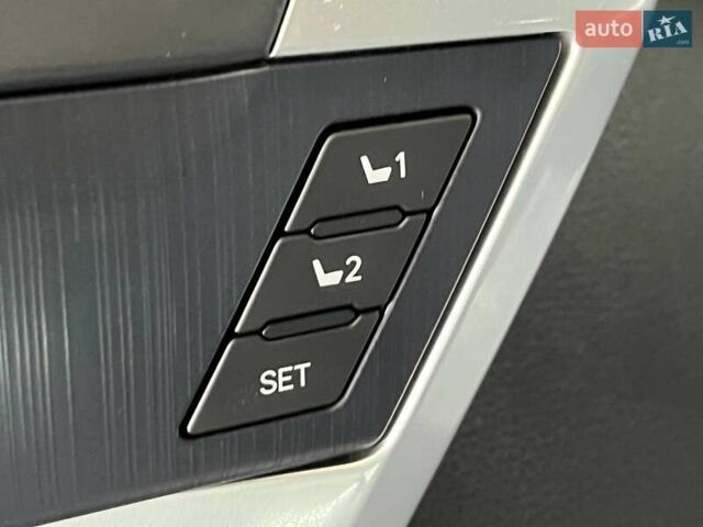 Серый Тойота Тундра, объемом двигателя 3.45 л и пробегом 8 тыс. км за 110000 $, фото 35 на Automoto.ua