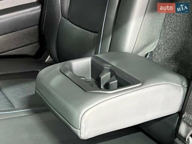 Серый Тойота Тундра, объемом двигателя 3.45 л и пробегом 8 тыс. км за 110000 $, фото 44 на Automoto.ua