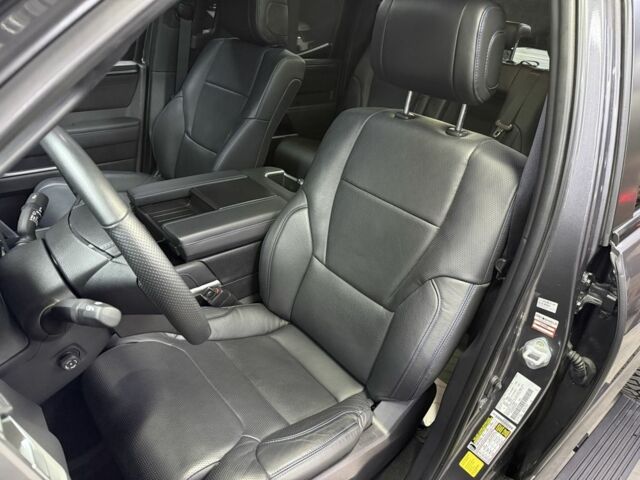 Серый Тойота Тундра, объемом двигателя 3.5 л и пробегом 8 тыс. км за 100500 $, фото 16 на Automoto.ua