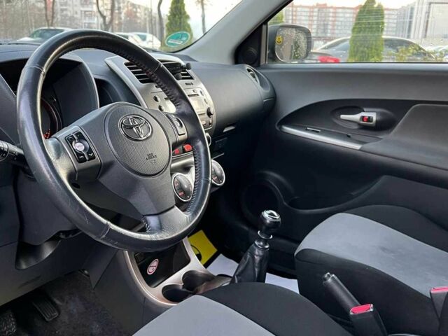 Черный Тойота Урбан Крузер, объемом двигателя 1.3 л и пробегом 130 тыс. км за 6999 $, фото 9 на Automoto.ua