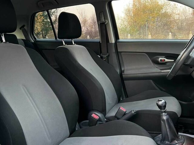 Черный Тойота Урбан Крузер, объемом двигателя 1.3 л и пробегом 130 тыс. км за 6999 $, фото 15 на Automoto.ua