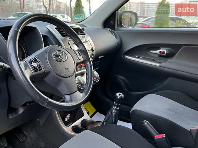Черный Тойота Урбан Крузер, объемом двигателя 1.33 л и пробегом 130 тыс. км за 6999 $, фото 9 на Automoto.ua