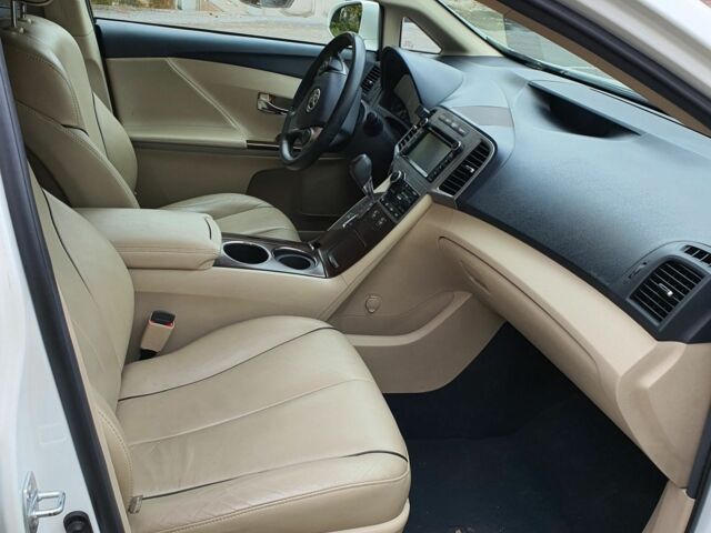 Белый Тойота Венза, объемом двигателя 0 л и пробегом 115 тыс. км за 16500 $, фото 2 на Automoto.ua