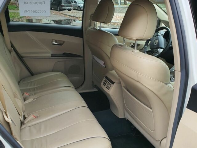 Белый Тойота Венза, объемом двигателя 0 л и пробегом 115 тыс. км за 16500 $, фото 3 на Automoto.ua