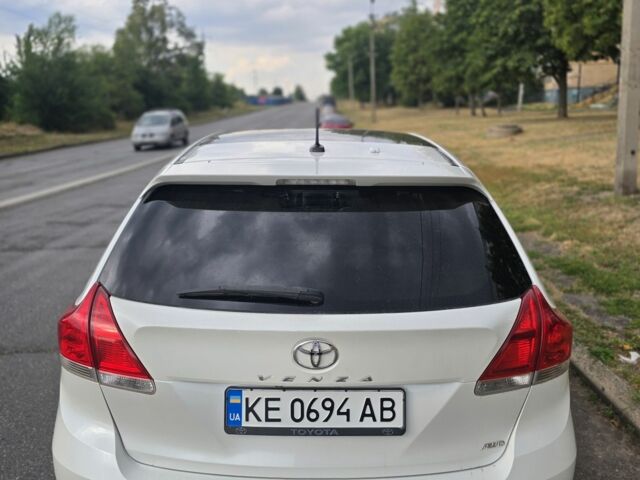 Белый Тойота Венза, объемом двигателя 2.7 л и пробегом 240 тыс. км за 308 $, фото 1 на Automoto.ua