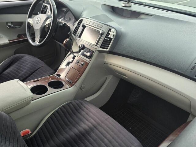 Белый Тойота Венза, объемом двигателя 2.7 л и пробегом 240 тыс. км за 308 $, фото 2 на Automoto.ua
