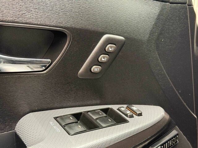 Білий Тойота Венза, об'ємом двигуна 2.7 л та пробігом 212 тис. км за 14000 $, фото 2 на Automoto.ua