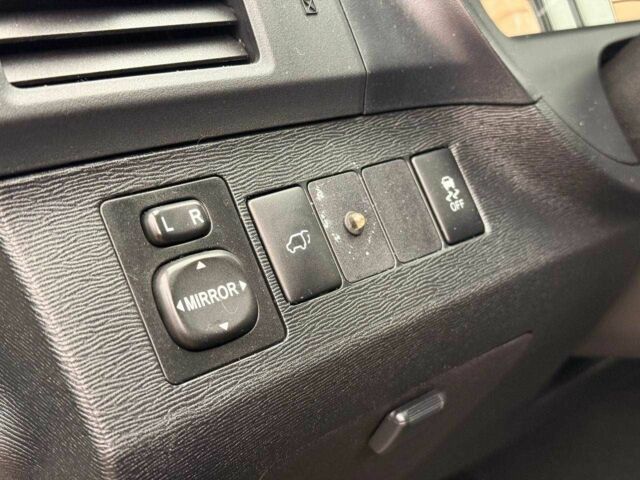 Білий Тойота Венза, об'ємом двигуна 2.7 л та пробігом 212 тис. км за 14000 $, фото 3 на Automoto.ua