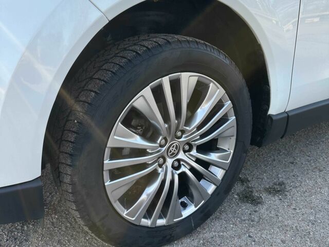 Белый Тойота Венза, объемом двигателя 2.5 л и пробегом 80 тыс. км за 31500 $, фото 4 на Automoto.ua