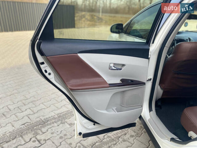Белый Тойота Венза, объемом двигателя 2.7 л и пробегом 260 тыс. км за 11700 $, фото 24 на Automoto.ua