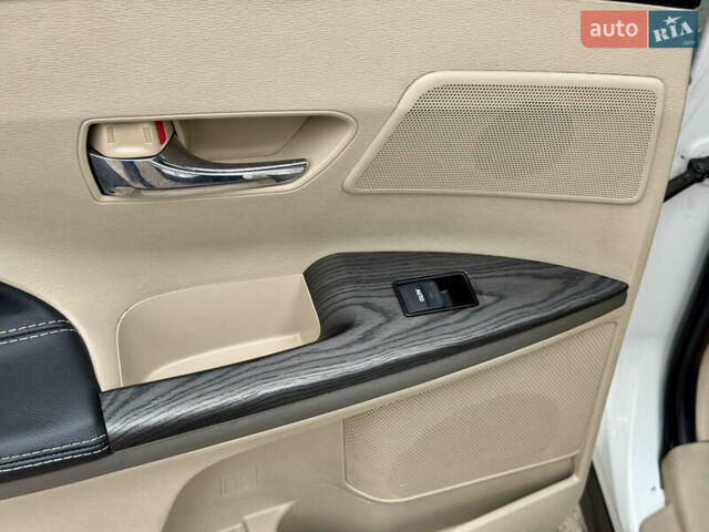 Білий Тойота Венза, об'ємом двигуна 3.46 л та пробігом 199 тис. км за 13500 $, фото 21 на Automoto.ua