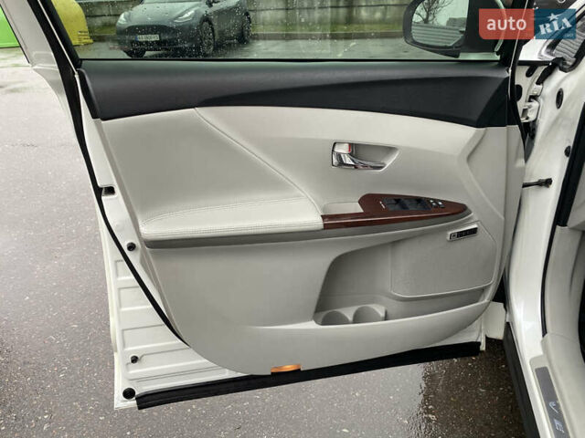 Белый Тойота Венза, объемом двигателя 2.7 л и пробегом 165 тыс. км за 12500 $, фото 14 на Automoto.ua