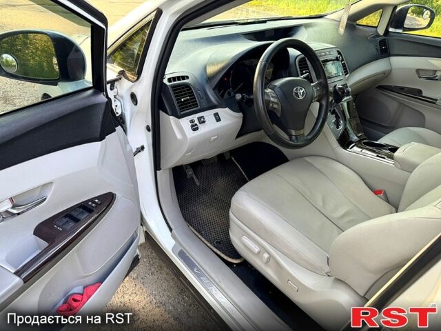 Белый Тойота Венза, объемом двигателя 2.7 л и пробегом 240 тыс. км за 12800 $, фото 4 на Automoto.ua