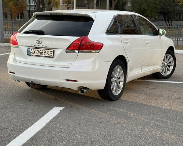 Белый Тойота Венза, объемом двигателя 2.7 л и пробегом 240 тыс. км за 11250 $, фото 3 на Automoto.ua