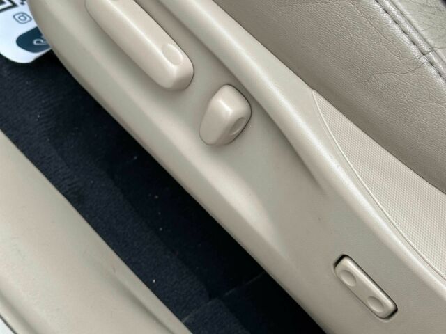 Білий Тойота Венза, об'ємом двигуна 2.7 л та пробігом 174 тис. км за 12500 $, фото 14 на Automoto.ua