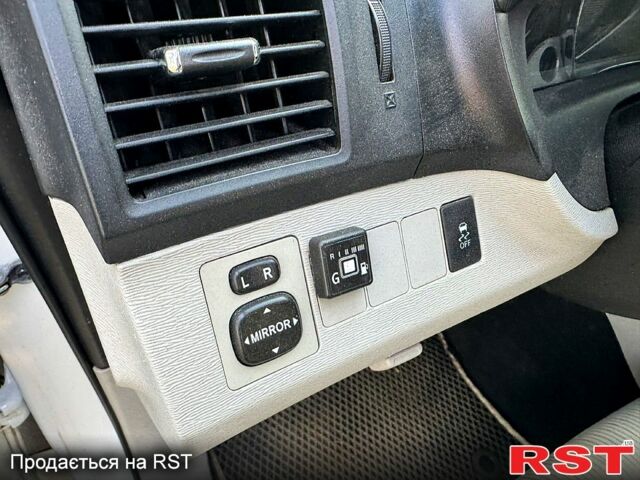 Белый Тойота Венза, объемом двигателя 2.7 л и пробегом 240 тыс. км за 12800 $, фото 8 на Automoto.ua