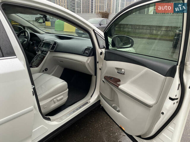 Белый Тойота Венза, объемом двигателя 2.7 л и пробегом 165 тыс. км за 12500 $, фото 23 на Automoto.ua