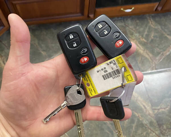 Белый Тойота Венза, объемом двигателя 2.7 л и пробегом 165 тыс. км за 12500 $, фото 30 на Automoto.ua