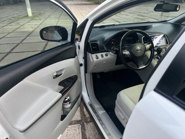 Белый Тойота Венза, объемом двигателя 2.7 л и пробегом 172 тыс. км за 12500 $, фото 11 на Automoto.ua