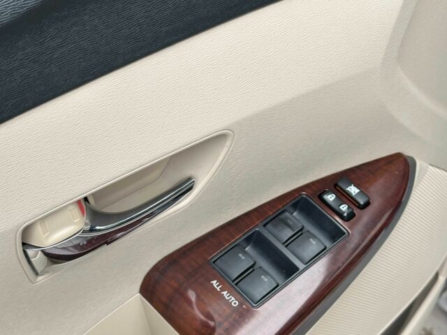 Білий Тойота Венза, об'ємом двигуна 2.7 л та пробігом 174 тис. км за 12500 $, фото 13 на Automoto.ua