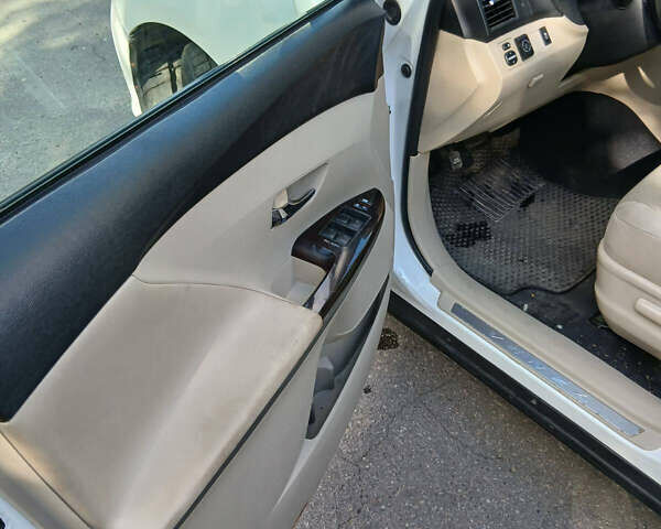 Белый Тойота Венза, объемом двигателя 2.7 л и пробегом 230 тыс. км за 11500 $, фото 7 на Automoto.ua