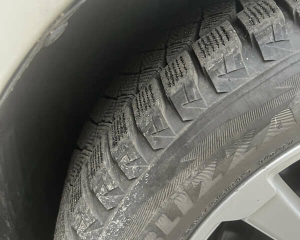 Белый Тойота Венза, объемом двигателя 2.67 л и пробегом 152 тыс. км за 12900 $, фото 18 на Automoto.ua