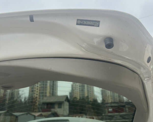 Белый Тойота Венза, объемом двигателя 2.67 л и пробегом 152 тыс. км за 12900 $, фото 10 на Automoto.ua