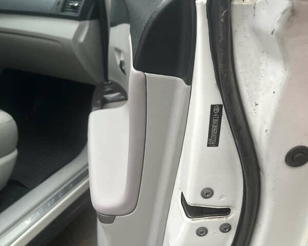 Белый Тойота Венза, объемом двигателя 2.67 л и пробегом 152 тыс. км за 12900 $, фото 14 на Automoto.ua