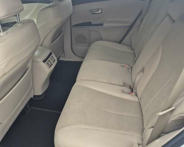 Белый Тойота Венза, объемом двигателя 2.7 л и пробегом 190 тыс. км за 13500 $, фото 2 на Automoto.ua