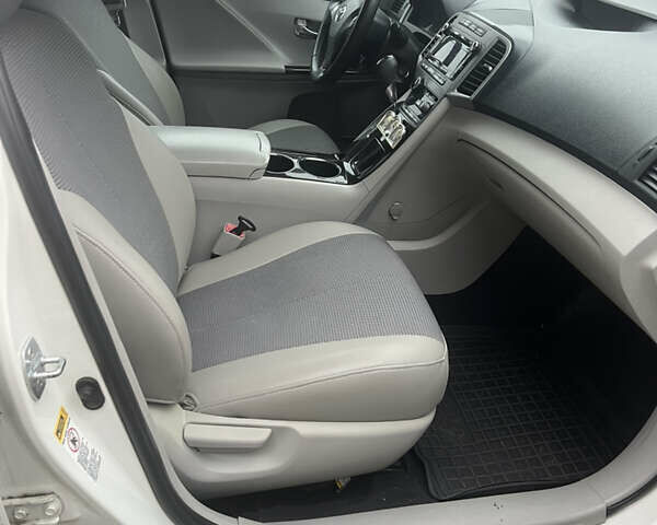 Белый Тойота Венза, объемом двигателя 2.67 л и пробегом 152 тыс. км за 12900 $, фото 8 на Automoto.ua