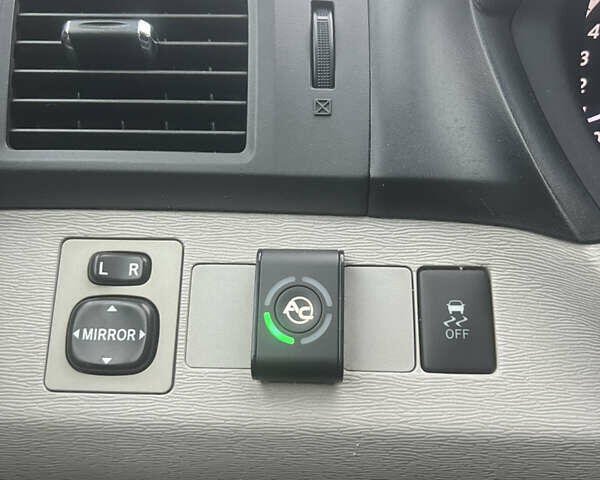 Белый Тойота Венза, объемом двигателя 2.67 л и пробегом 152 тыс. км за 12900 $, фото 7 на Automoto.ua