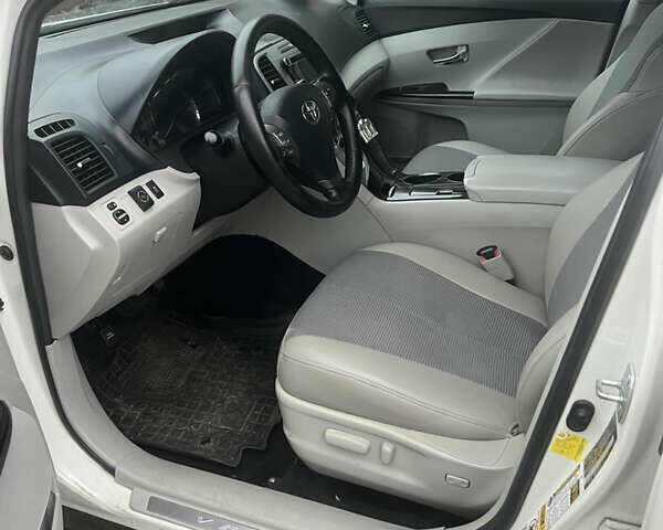 Белый Тойота Венза, объемом двигателя 2.67 л и пробегом 152 тыс. км за 12900 $, фото 5 на Automoto.ua