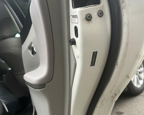 Белый Тойота Венза, объемом двигателя 2.67 л и пробегом 152 тыс. км за 12900 $, фото 11 на Automoto.ua