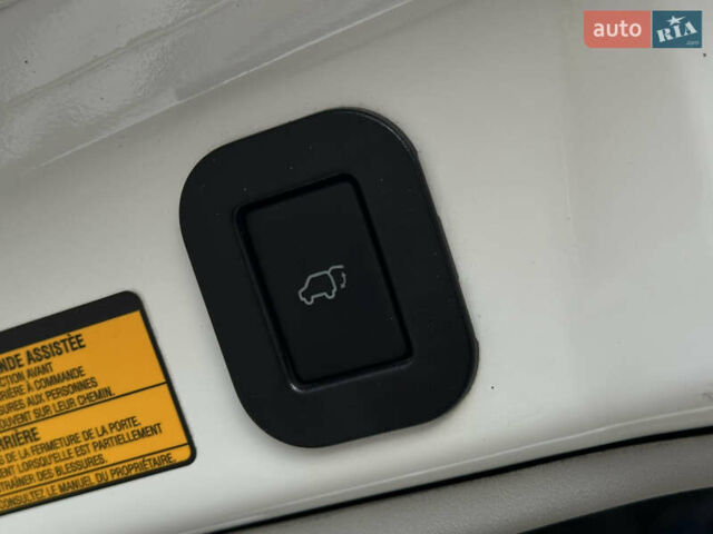 Белый Тойота Венза, объемом двигателя 2.7 л и пробегом 145 тыс. км за 13499 $, фото 22 на Automoto.ua