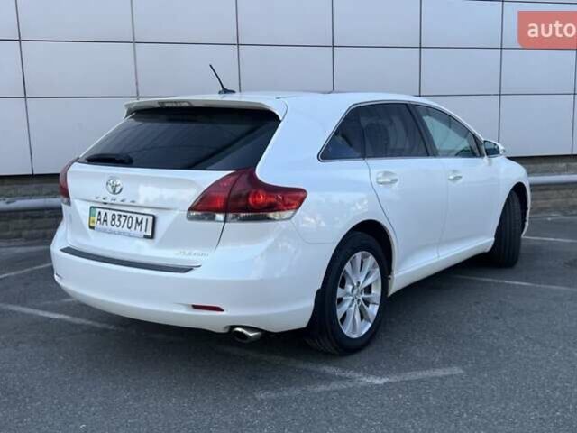 Белый Тойота Венза, объемом двигателя 2.7 л и пробегом 215 тыс. км за 13700 $, фото 1 на Automoto.ua