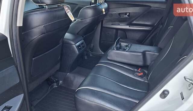 Белый Тойота Венза, объемом двигателя 2.7 л и пробегом 215 тыс. км за 13700 $, фото 9 на Automoto.ua