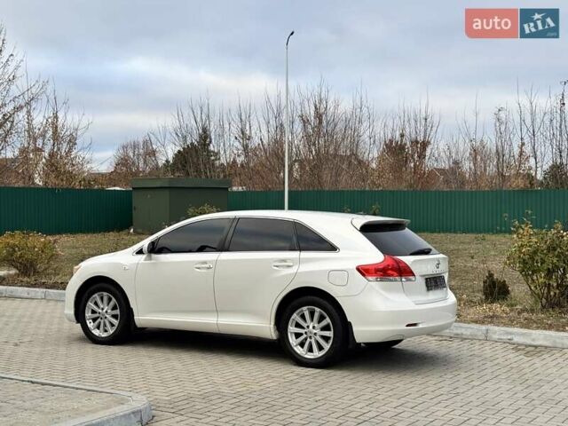 Белый Тойота Венза, объемом двигателя 2.7 л и пробегом 103 тыс. км за 16500 $, фото 1 на Automoto.ua