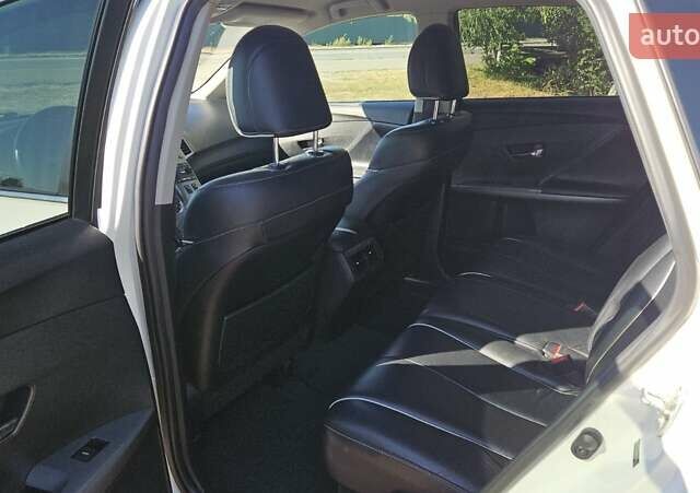 Белый Тойота Венза, объемом двигателя 2.67 л и пробегом 207 тыс. км за 12700 $, фото 13 на Automoto.ua