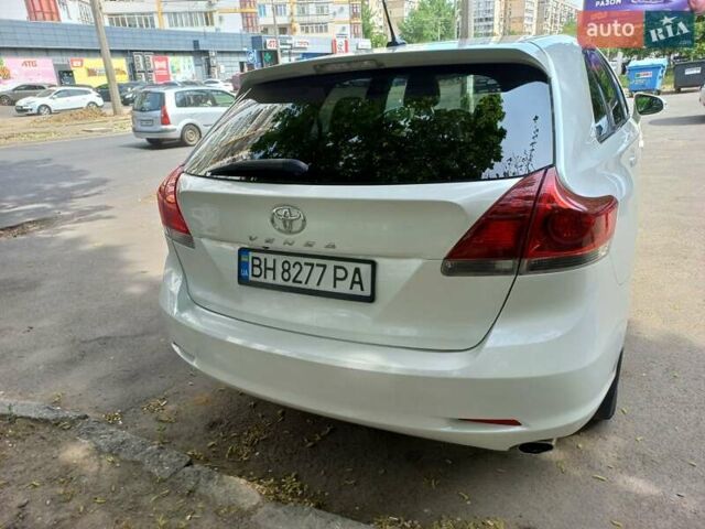 Белый Тойота Венза, объемом двигателя 3.5 л и пробегом 131 тыс. км за 15200 $, фото 3 на Automoto.ua