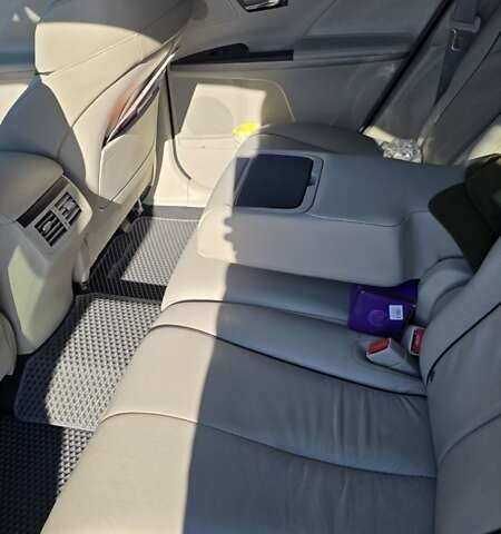 Белый Тойота Венза, объемом двигателя 3.5 л и пробегом 169 тыс. км за 17000 $, фото 14 на Automoto.ua